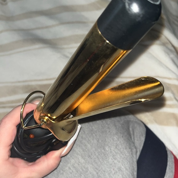 HOT TOOLS CURLING IRON - Picture 3 of 3